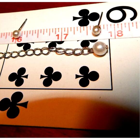 Dainty Faux Pearl W/Purple Rhinestone Flower Pendant Necklace & Earring Set - Picture 9 of 10